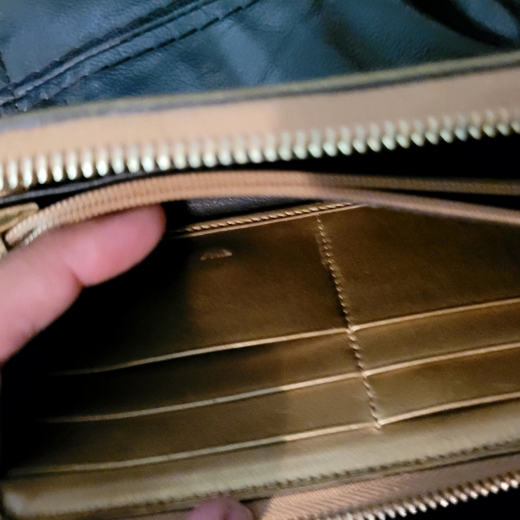 Authentic Gucci Gold Micro Guccissima Zip Around Wallet - Picture 11 of 17